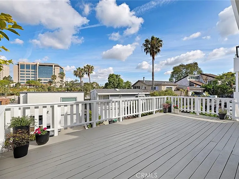 226 La Jolla Dr — Photo 8