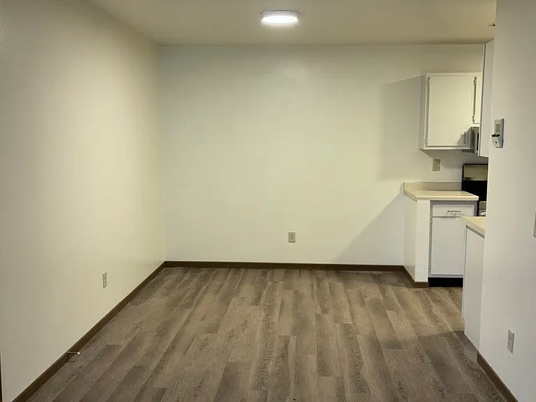 2000-2007 Continental Ln — Photo 5