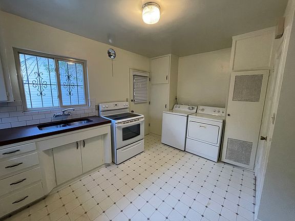 4th image of 4027 Albatross St