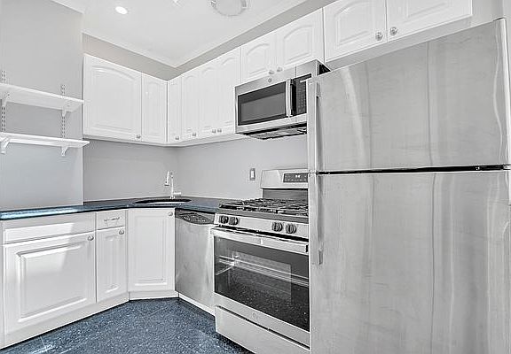 3rd image of 197 Bleecker St APT 3