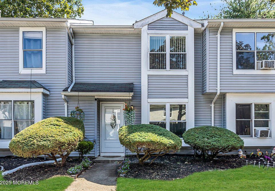 1st image of 422 Woodlake Manor Drive