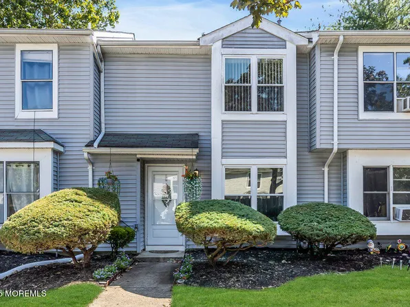 422 Woodlake Manor Drive, Lakewood, NJ 08701