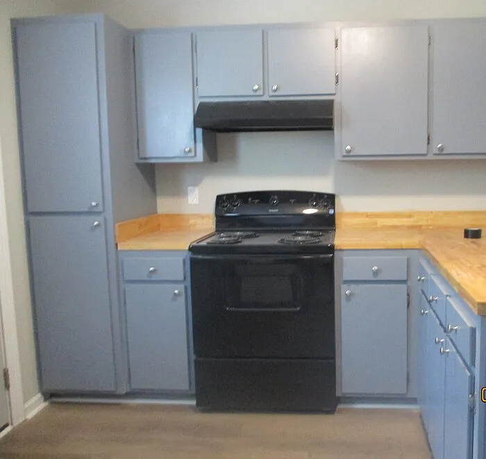 323 Oak St — Photo 3