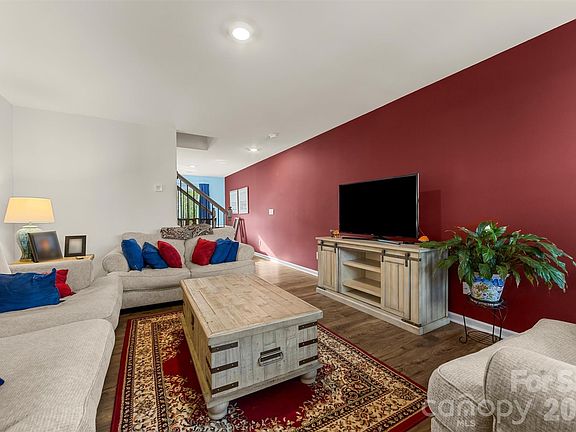4th image of 4 Virginia Commons Dr