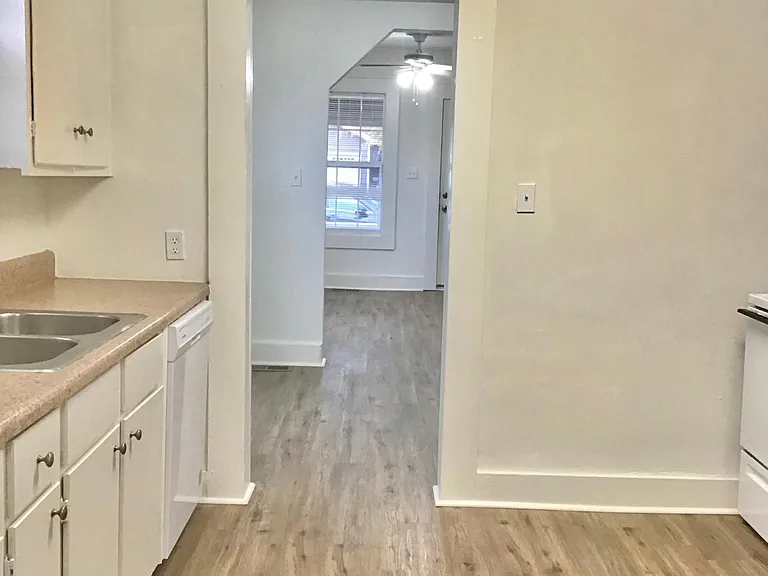 405 19th St E — Photo 11