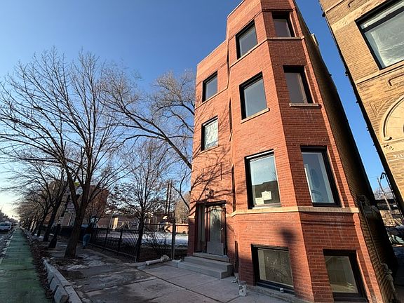 2nd image of 2114 W Augusta Blvd #2