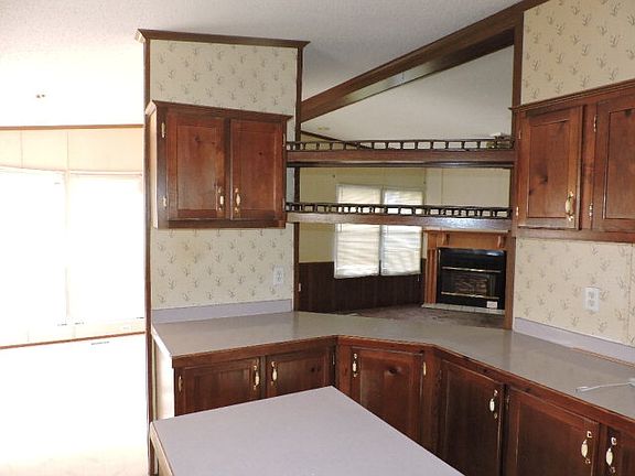 5th image of 302 Walker St