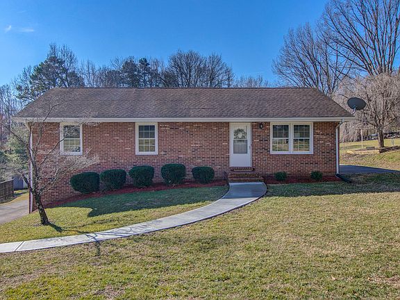 2nd image of 1160 Forest Lawn Dr