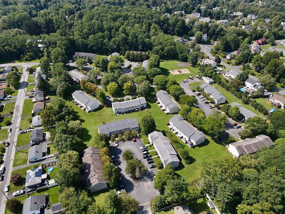 1st image of 7 Eisenhower Dr