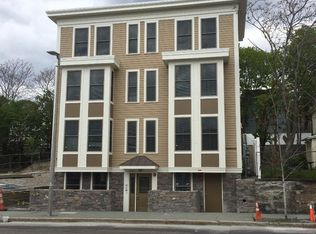 2742 Washington St #5R, Boston, MA 02119