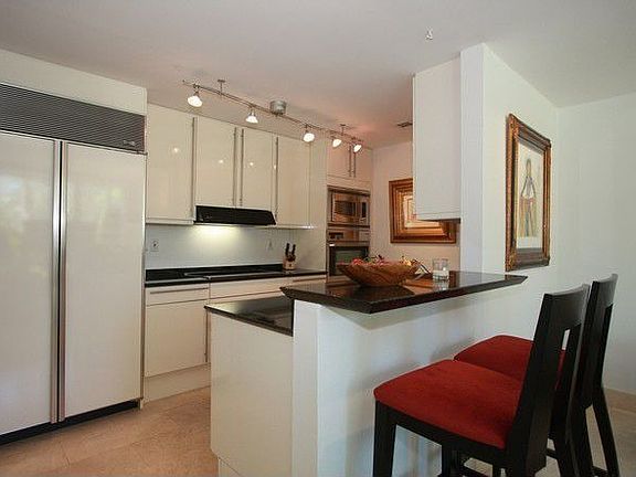 4th image of 1000 S Pointe Dr #Townhouse A6