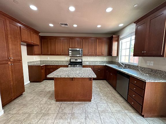4th image of 2001 Sycamore Grove Ln
