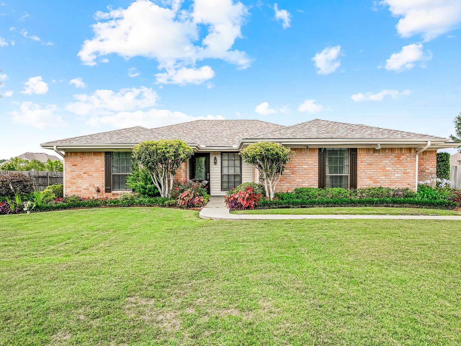 206 Nicole Dr, Youngsville, LA 70592 Zillow