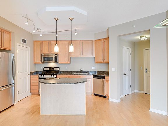 4th image of 500 Grant St E #1904