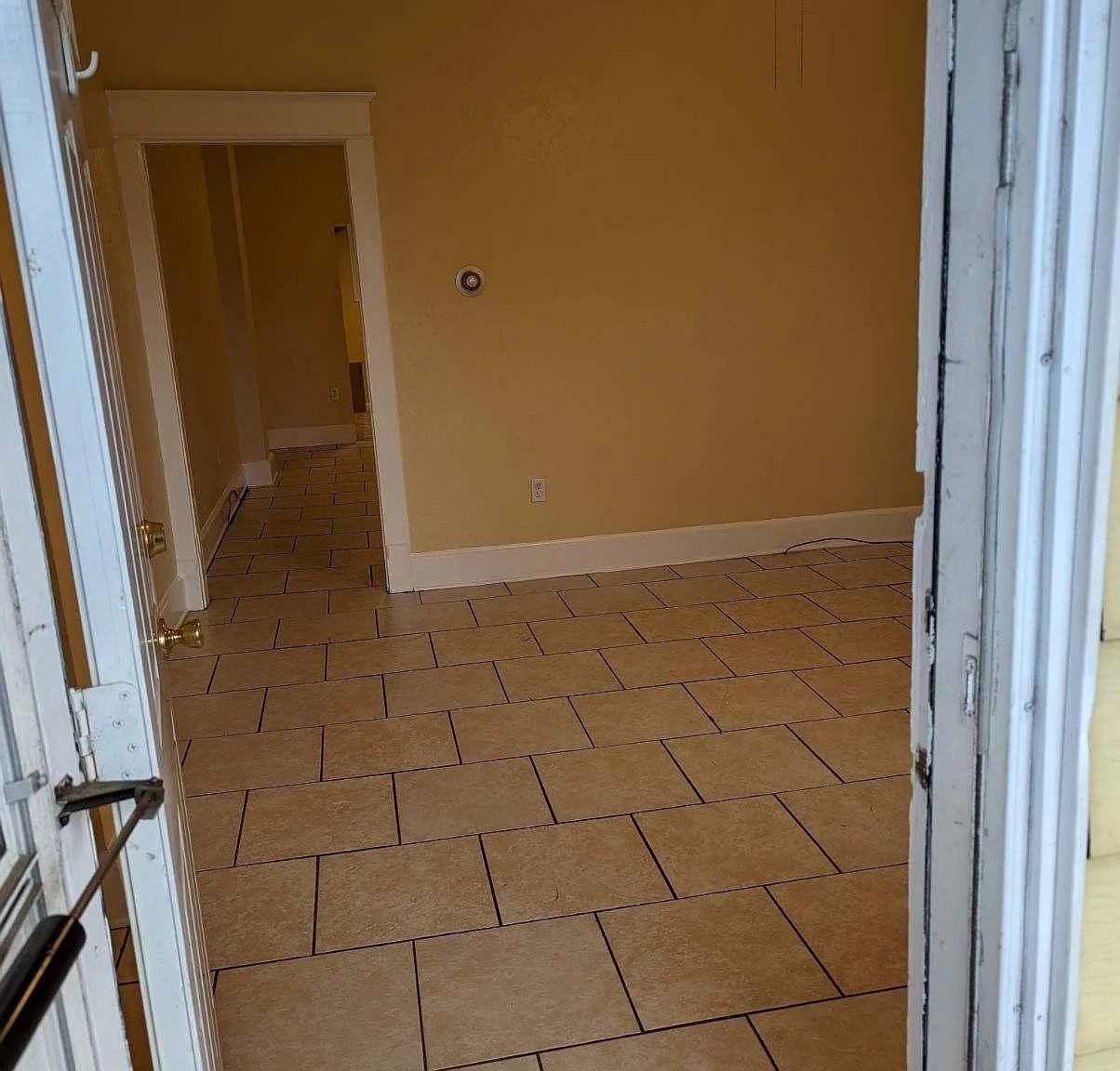 2 bed, 2040 sqft, $800 — Photo 4