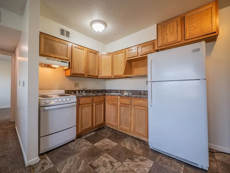 Campus View Apartments — Photo 33