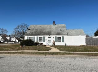36 Bowling Ln, Levittown, NY 11756