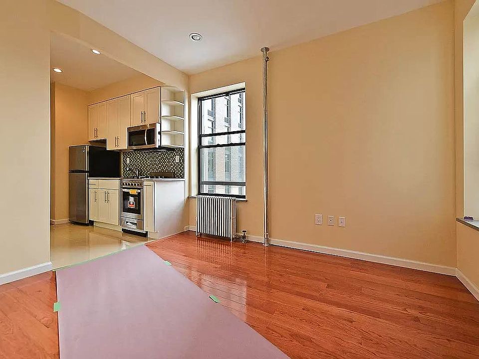 1st image of 122 Orchard St APT 19