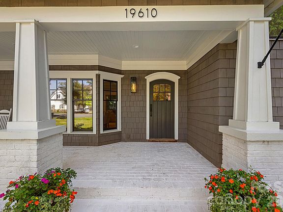 3rd image of 19610 Weavers Cir