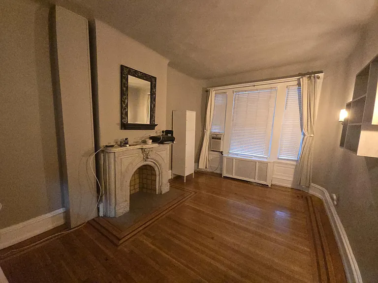 233 S 44th St #1 — Photo 4