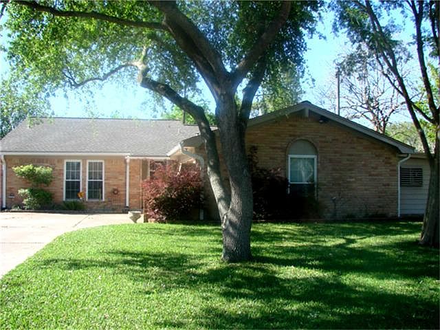 1st image of 29 N Heights Dr