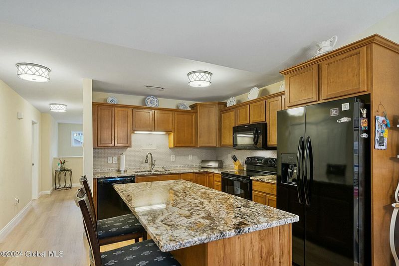 5th image of 703 Royale Court