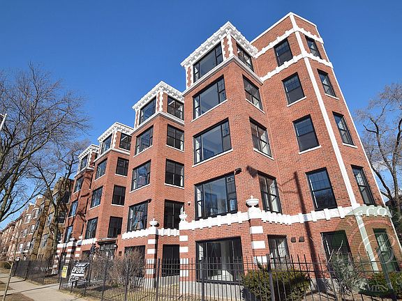 3rd image of 7645 N Sheridan Rd #413