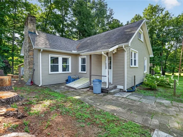 1153 Orchard Grove Dr, Geneva, OH 44041