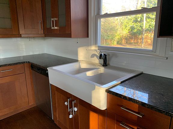 Farmhouse sink