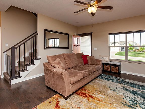 5th image of 505 W Centennial Dr