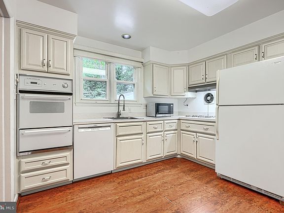 5th image of 112 Springside Dr