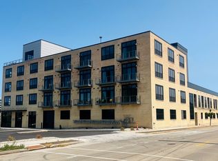 460 Ahnaip St #101, Menasha, WI 54952