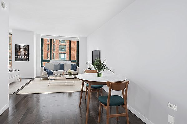 1st image of 1 Irving Pl APT P10i