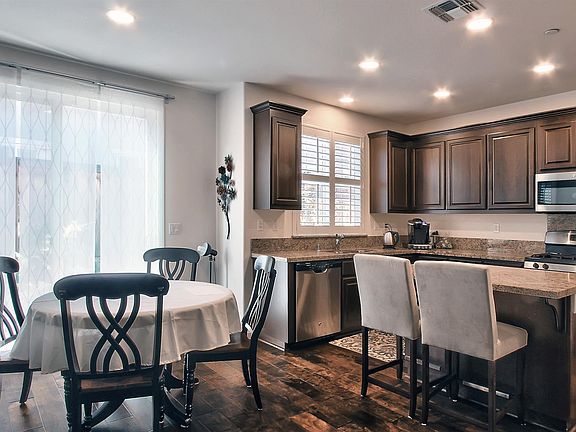 5th image of 304 Barnhill Dr