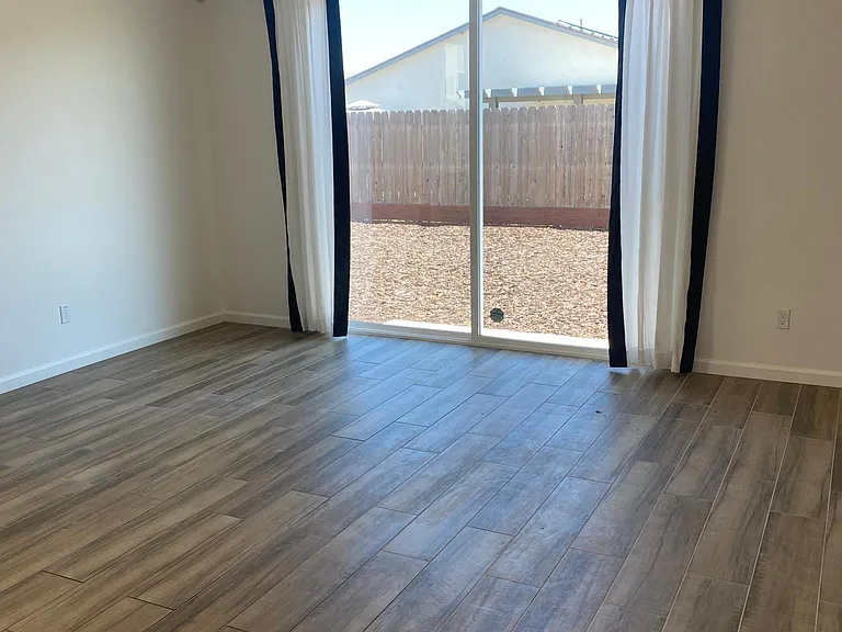 726 Andrea Dr — Photo 7