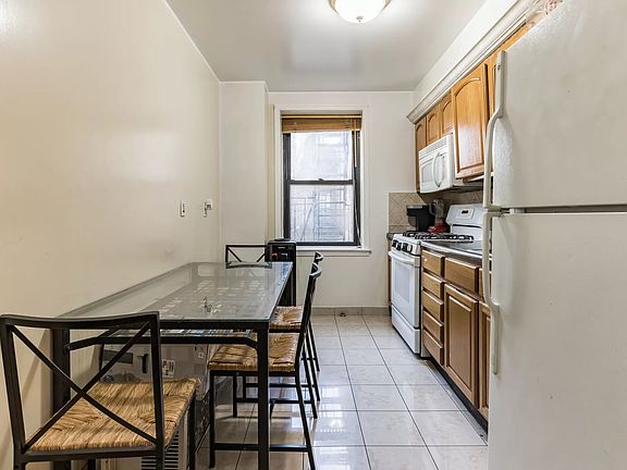 4th image of 22-03 76th St #B2