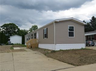 2663 Lake Breeze Dr, Madison, OH 44057