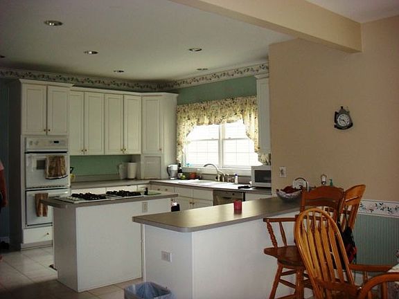 3rd image of 7902 Willfield Ct