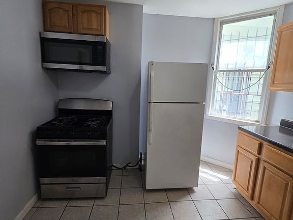 4th image of 117 Grant Ave #1L