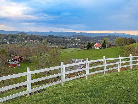 3rd image of 165 Meredith Valley Ln