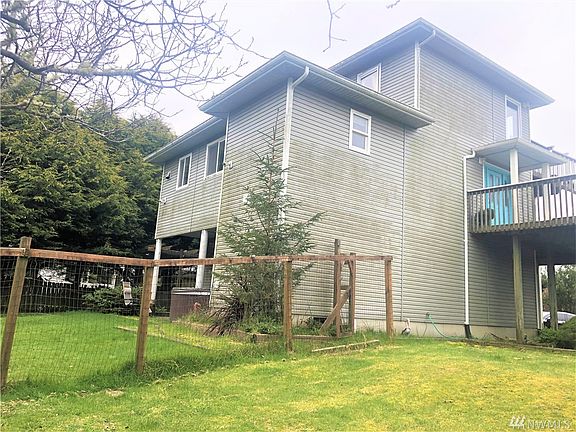 2nd image of 878 Pheasant Pl