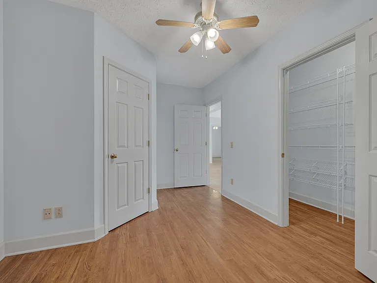 7506 Sleepy Hollow Rd — Photo 23