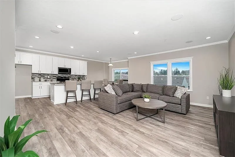 3 bed, 2.5 bath, 2348 sqft, $3,250 — Photo 1