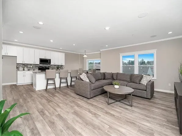 161 Lockheed Dr, Coraopolis, PA 15108
