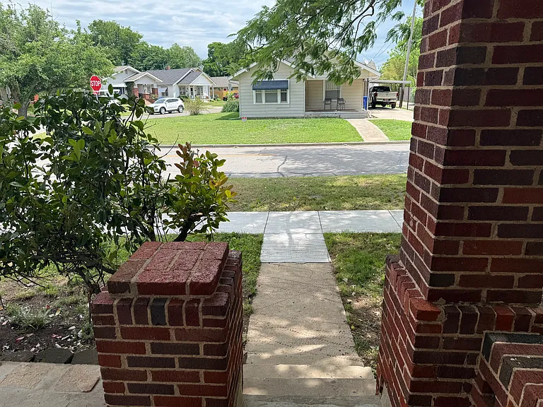 418 N Crawford Ave — Photo 5
