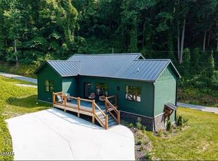 706 Kelly St, Gatlinburg, TN 37738