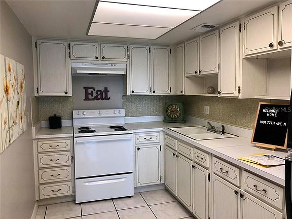 5th image of 1001 77th Ave N APT 301