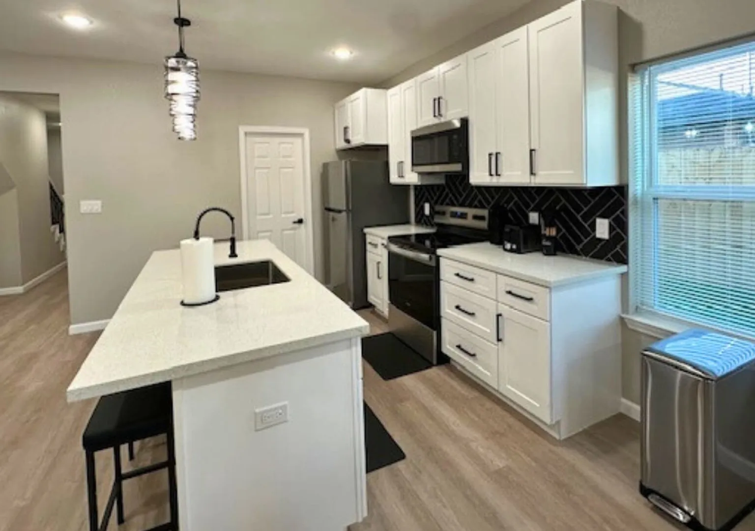Quiet 3BR Stay | King Bed | Near Downtown — Photo 3