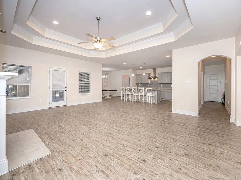 1013 Silverbell Cv — Photo 43