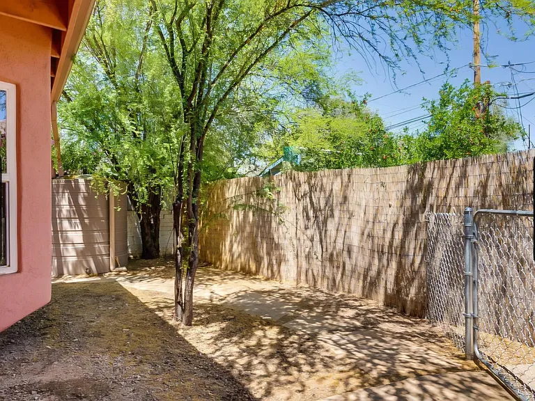 3913 E Montecito St — Photo 35